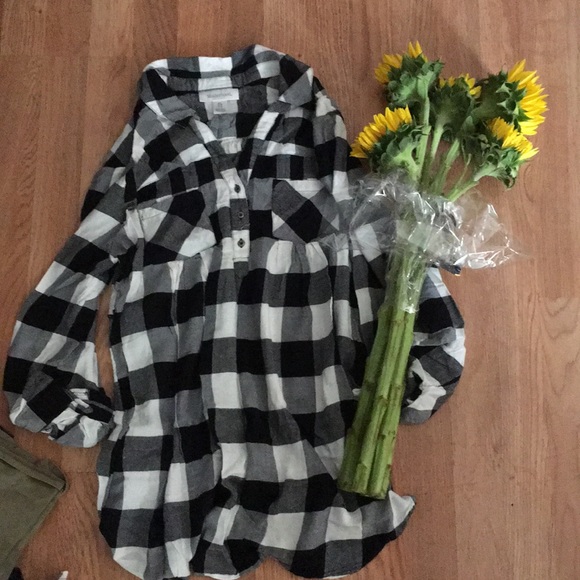 Motherhood pregnancy shirts bundle. - Picture 6 of 8